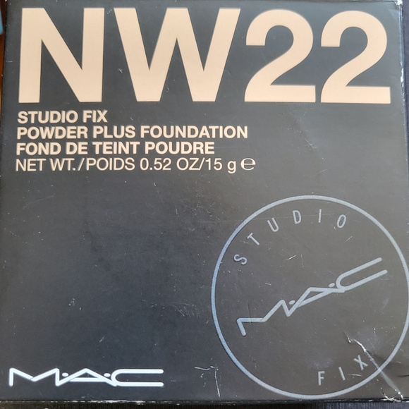 New in box, never tested. MAC Studio Fix Powder Plus Foundation in NW22 - Picture 1 of 3